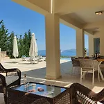 Iremia, Piscine A Debordement & Vue Panoramique Haliotáta