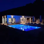 Iremia, Piscine A Debordement & Vue Panoramique Haliotáta